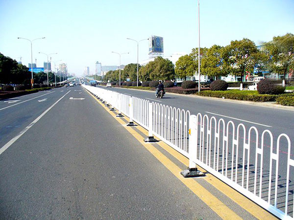京式焊接道路護欄圖片2